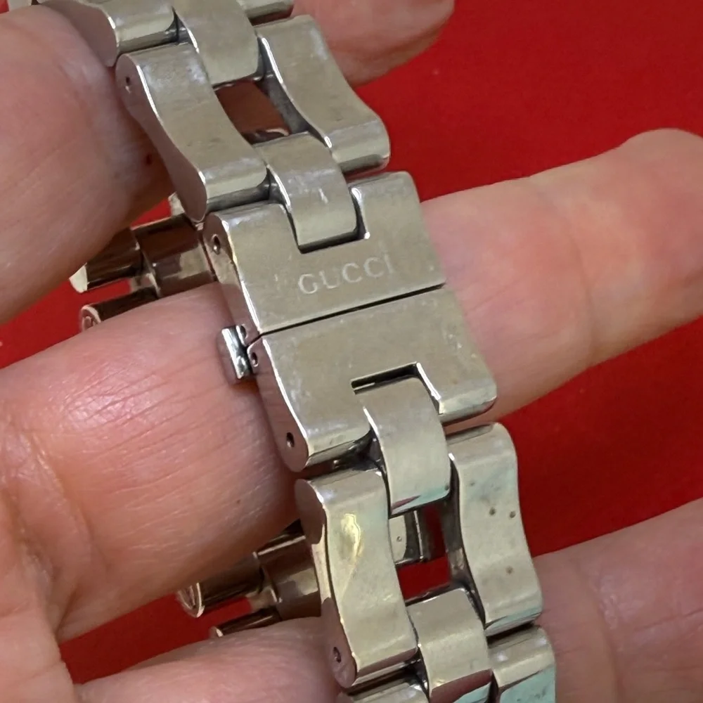 GUCCI 2305L Quartz Stainless Steal Watch - Picture 8 of 11